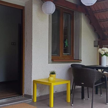 Apartman Nad Vinnym Sklepom Pouzdrany Exterior foto