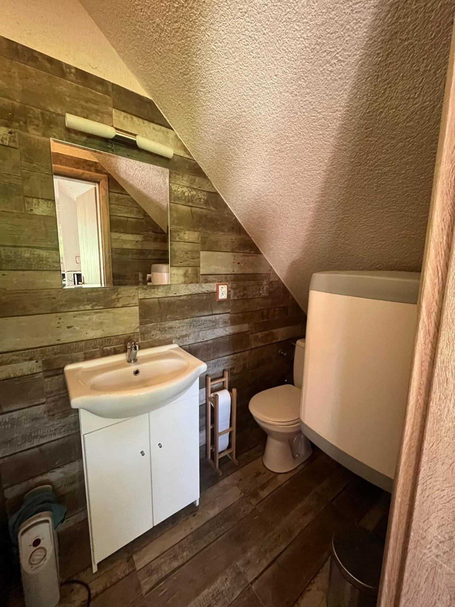 Apartman Nad Vinnym Sklepom Pouzdrany Exterior foto